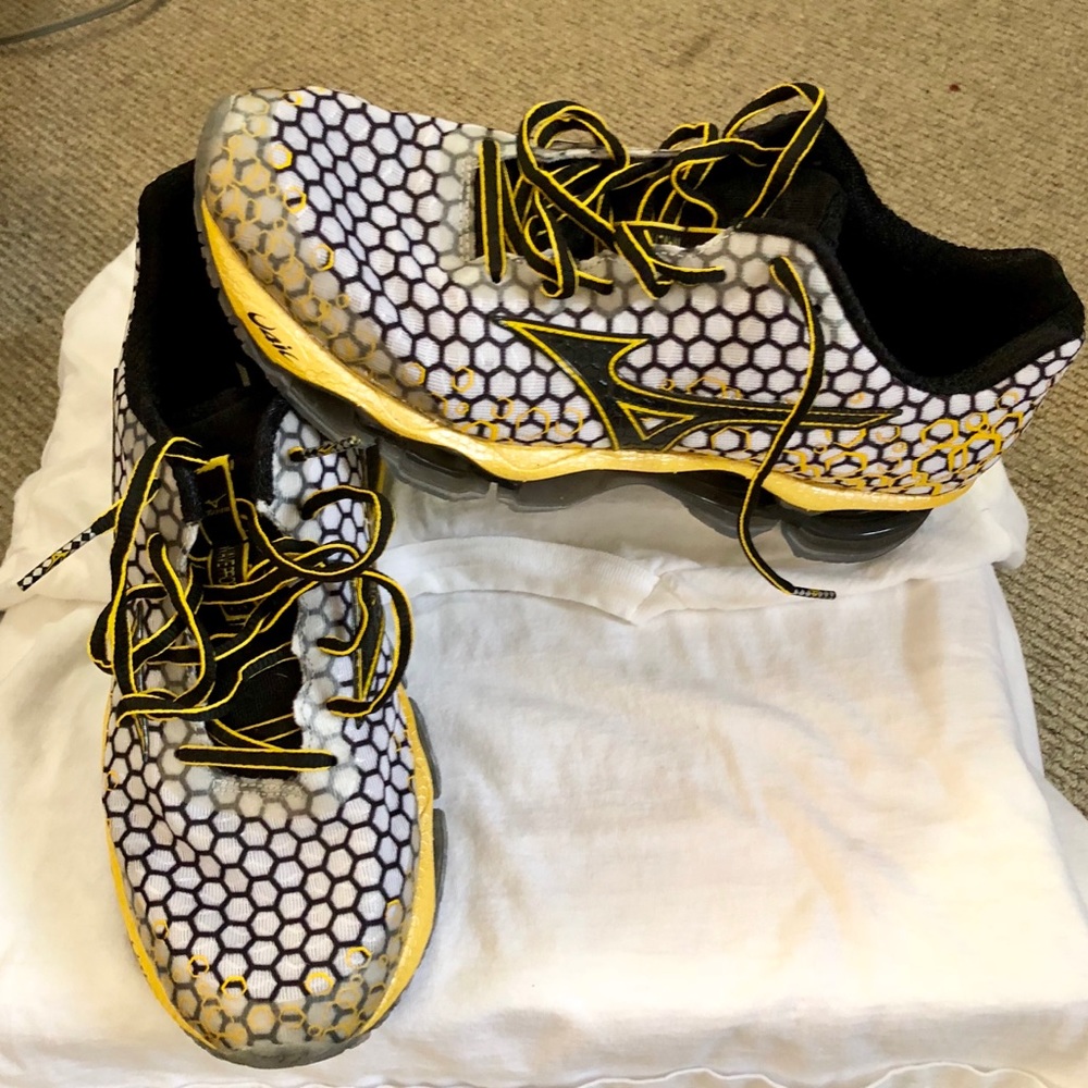 Men’s Mizuno, size 8